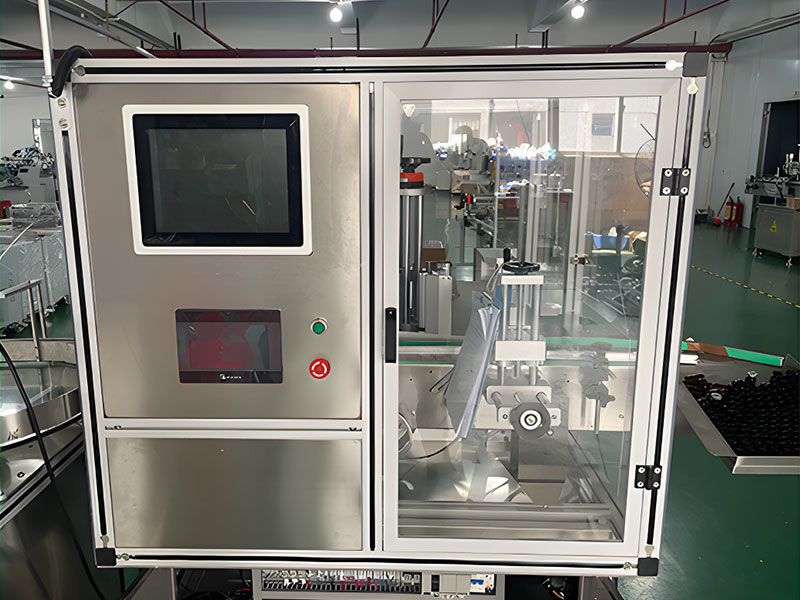 Bottle-Unscrambler-+-Round-Bottle-Labeling-Machine.1